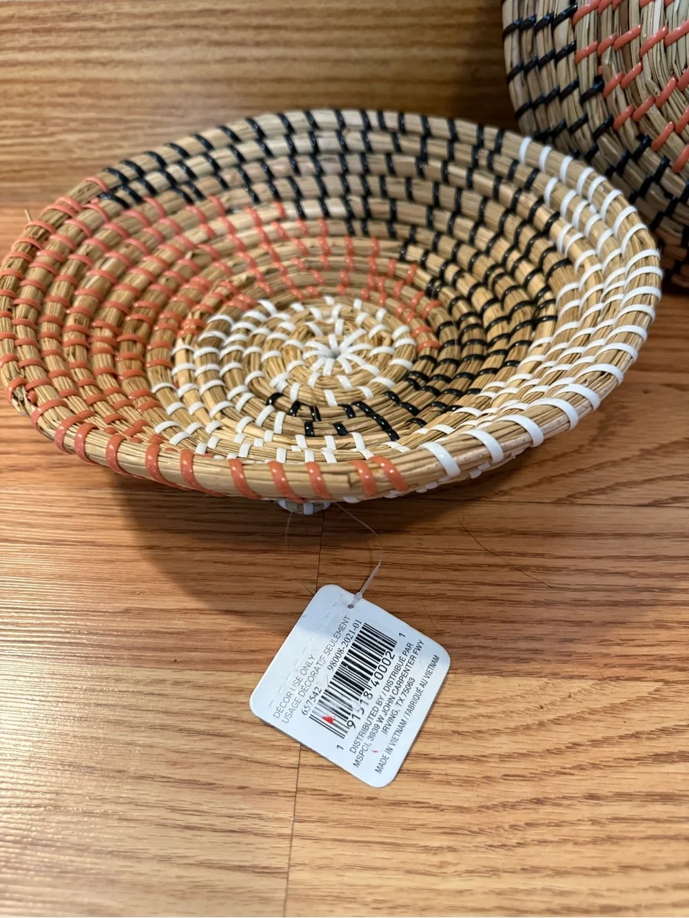 NWT 2 Woven baskets wall decorations, ready to hang